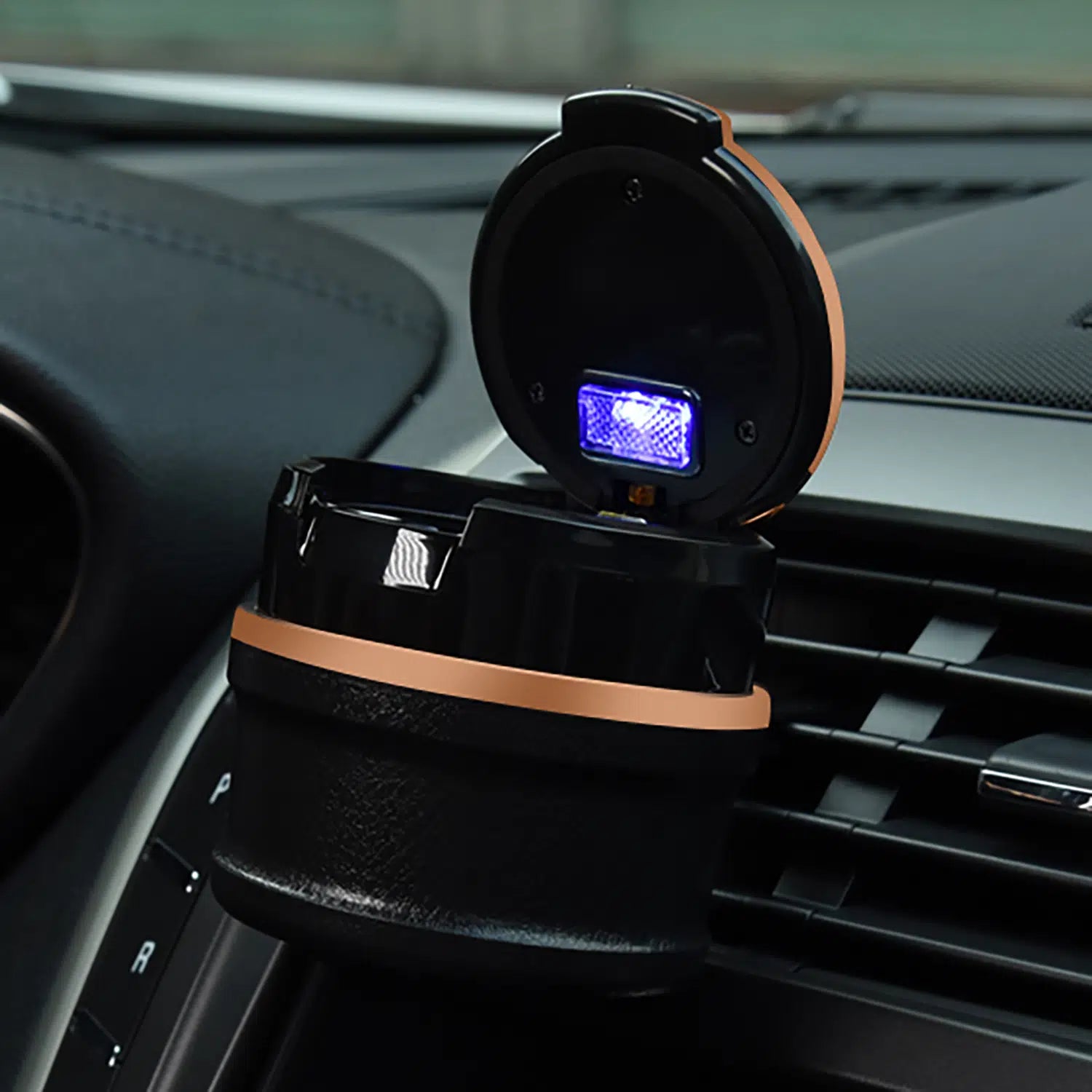 Universal LED Işıklı Yanmaz Porselen Oto Küllük – Kapaklı Dumansız Araba Küllüğü Siyah Gold